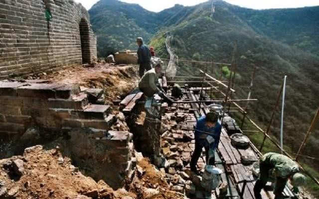 钢筋|没有钢筋混泥土的古代,秦始皇给长城加了什么?能够2千年不倒