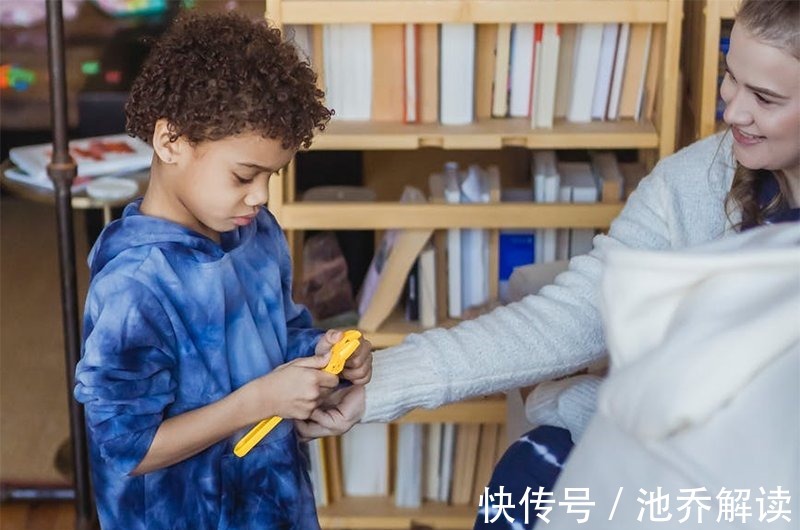 家教|从一个孩子见到陌生人时眼神和表情可知道家庭教育怎样,是吗?