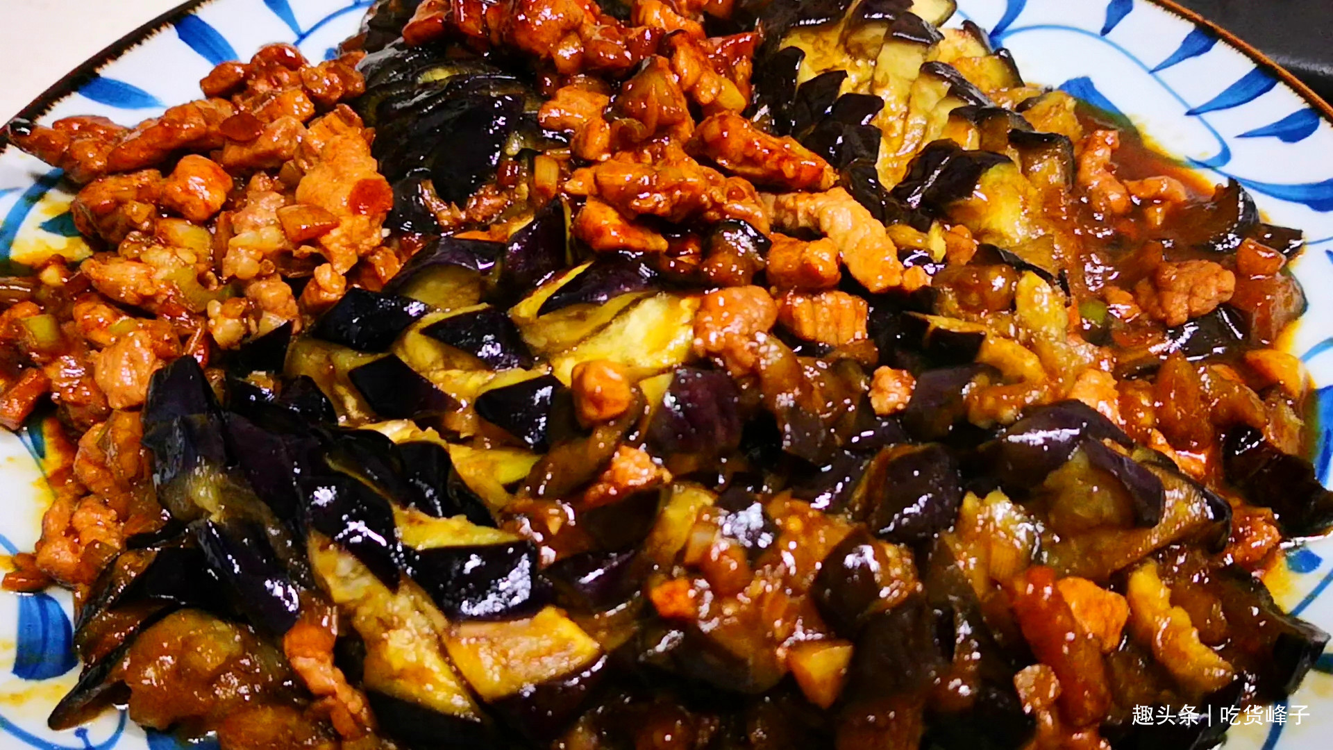 做茄子，不要直接下锅炒，教你1招，无需油炸，鲜香下饭不油腻