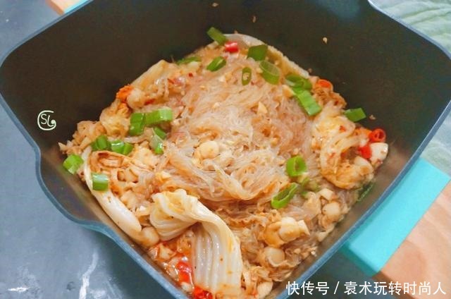  天冷，扇贝粉丝我喜欢这样做，麻辣鲜香，解馋下饭，吃着太过瘾了