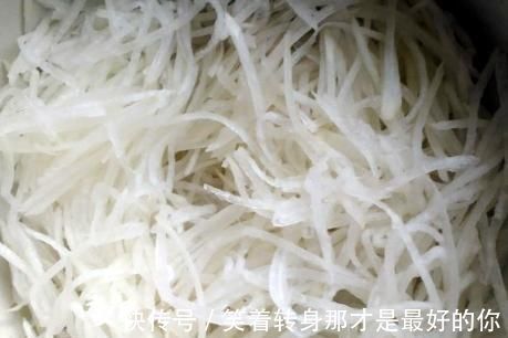 面糊|1根白萝卜2个鸡蛋,10分钟搞定早餐,鲜香柔软味道佳,耐饿性强