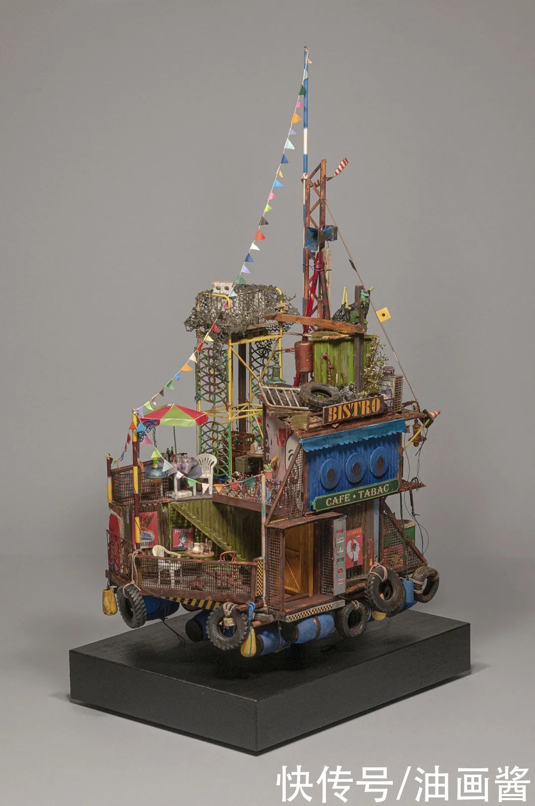 微型艺术家历时4年,打造了一个破败的世界,精致程度让人叹服