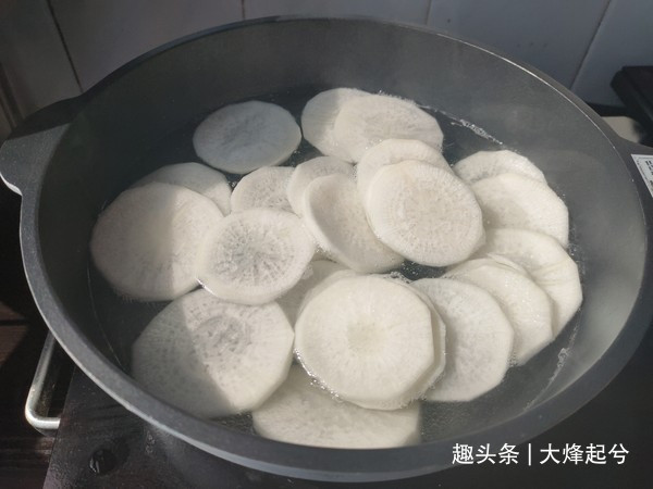 白萝卜|萝卜酿肉的家常做法,口味清爽鲜香,口感滑嫩,真是色香味俱全