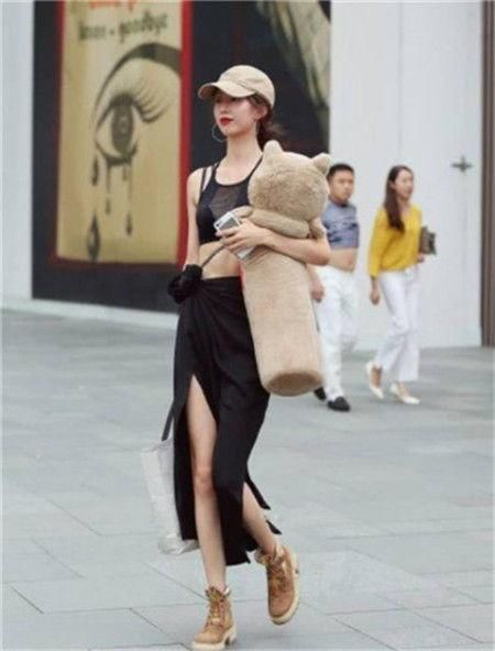  小姐姐|路人街拍，性感多姿的小姐姐，唯美的穿搭很动人，彰显诱人身材