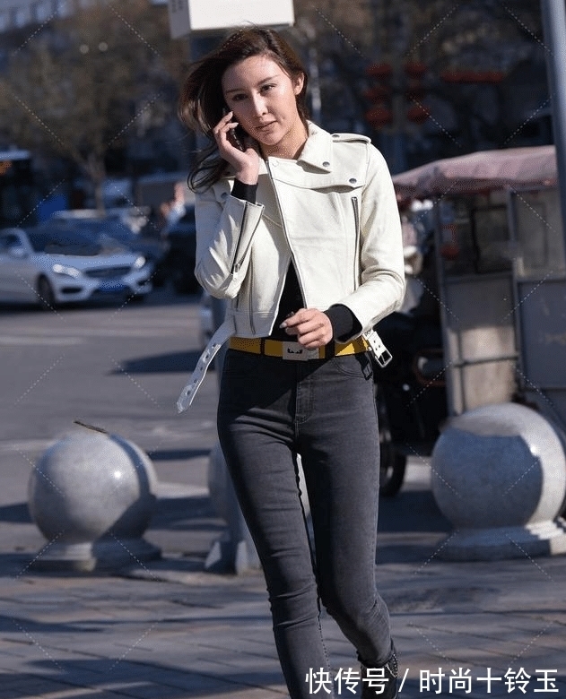 小巧|小巧的上衣加上修身牛仔裤,干练而又时髦