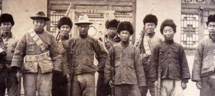 土匪|民国最狠的土匪流氓,不光强占日军司令的老婆,还在她身上刺字画画!