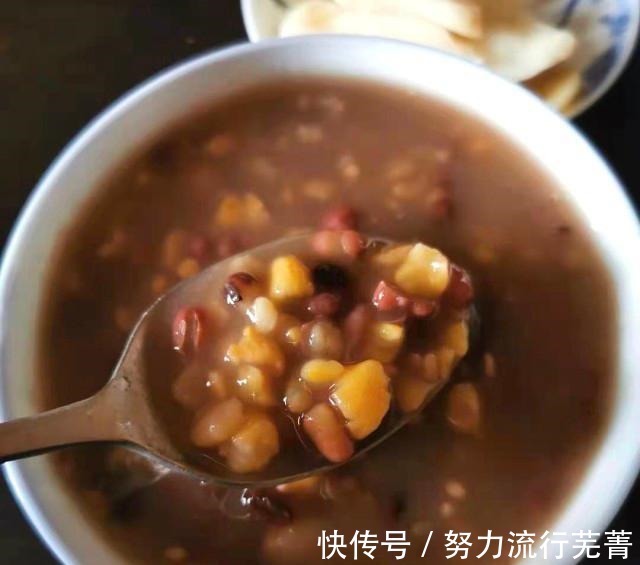 红豆粥|玉米碴红豆粥，香气浓郁，美味营养！