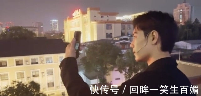 肖战深夜逛成都街头,不小心暴露了当顶流