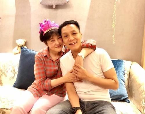 玩笑话|夫妻俩坚持丁克10多年，听完侄子一句玩笑话，果断决定高龄生娃