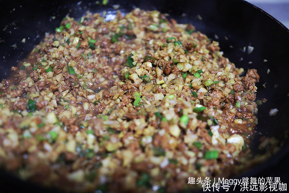  生肉|包饺子用生肉还是熟肉都不对！跟我学一招，生熟肉馅香得捧肚皮