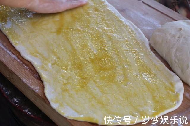 好吃|这花卷，出锅就吃了4个，比酵母馒头好吃10倍，做法特别简单！