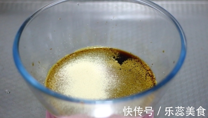 模具|面粉只会做包子馒头？不如做成发糕，一拌一蒸，又松软又香甜