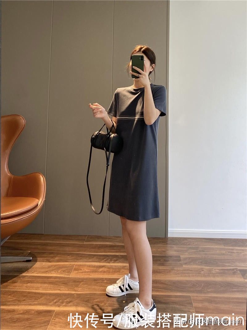 els如何只用4件T恤，拯救一柜子的基础款