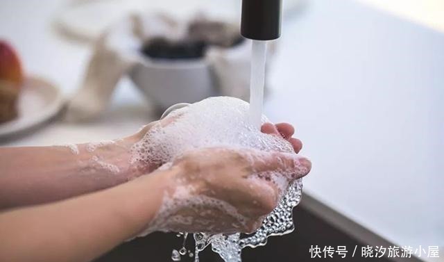 男女有别|宝宝拉臭臭后,第一步用水冲,还是用纸擦看看你做对了没