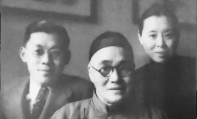徐志摩:强迫发妻离婚,强娶朋友妻,父亲一句怒骂恰是他一生写照