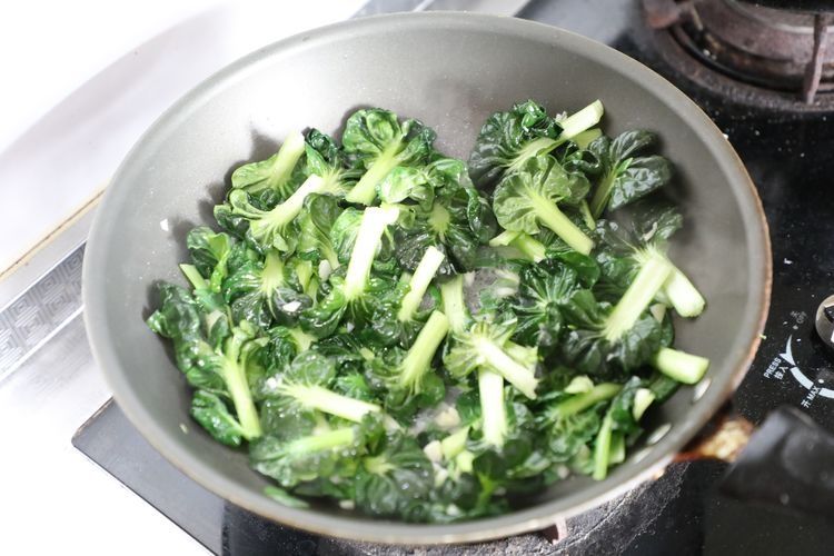 肠燥便秘|秋天多给家人吃这菜，2块钱一大把，简单炒一炒，鲜嫩营养又解腻