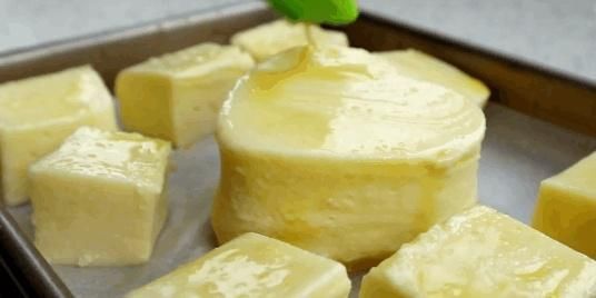 蛋黄|一杯牛奶，2个蛋黄，教你牛奶新吃法，滑嫩又柔软，孩子抢着吃