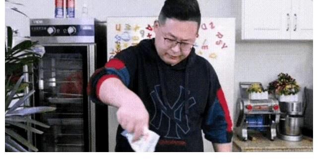 “盐王爷”假吃后换风格,大LOGO直言想去蹭饭,网友:一起凉吗?