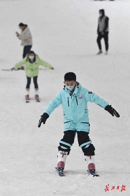 万灯节|滑雪去！武汉首个沉浸式户外滑雪场正式开园