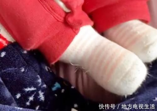脚肿|有种冷叫做奶奶认为你冷,宝妈以为宝宝的脚肿了,脱开一看愣了