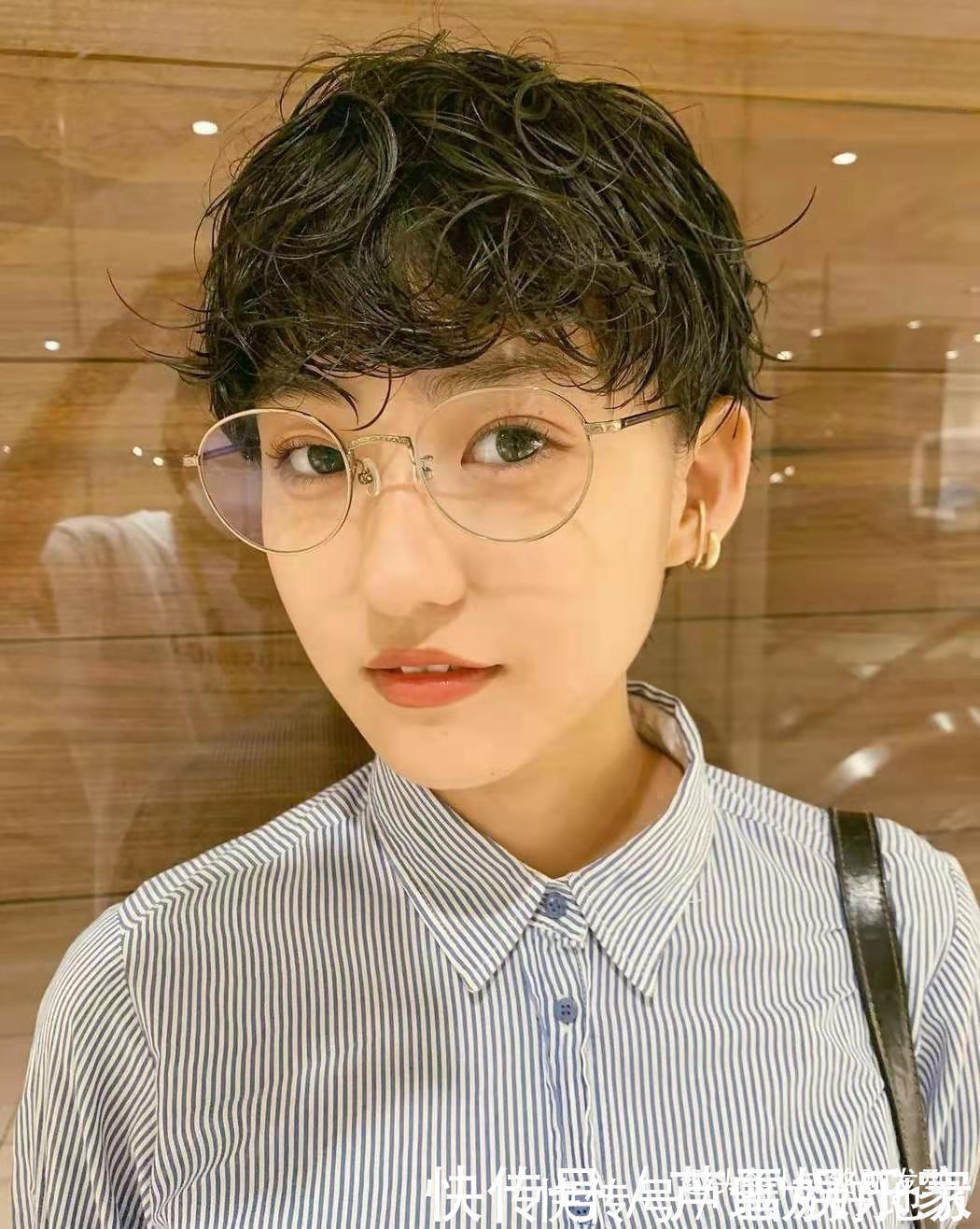 造型品|烫发不会打理造型今年流行“吹不干”发型,不用造型也很时髦