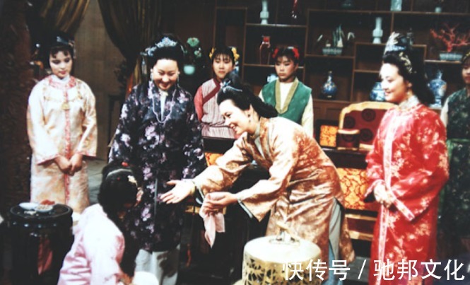 贾母|贾母公开下了一道命令，王夫人带头挑衅嘲笑，直至最后也没被实施