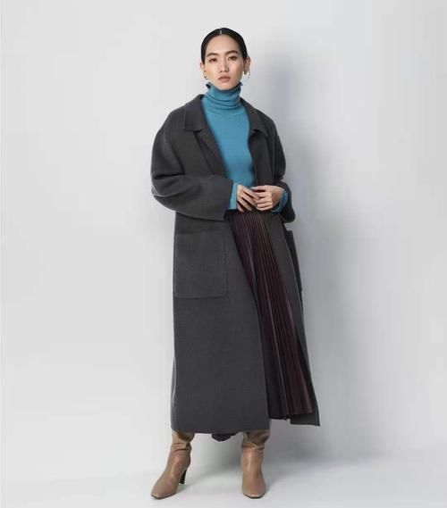 时髦|比黑白灰惊艳、比大地色时髦,最美的“疗愈色”穿搭,一眼就喜欢