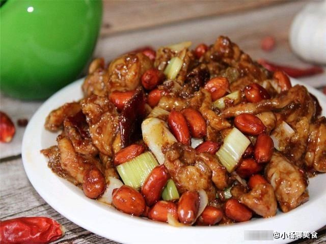 食用盐|炒宫保鸡丁时，别直接下锅，事先加上这一步，炒出来的肉又香又脆