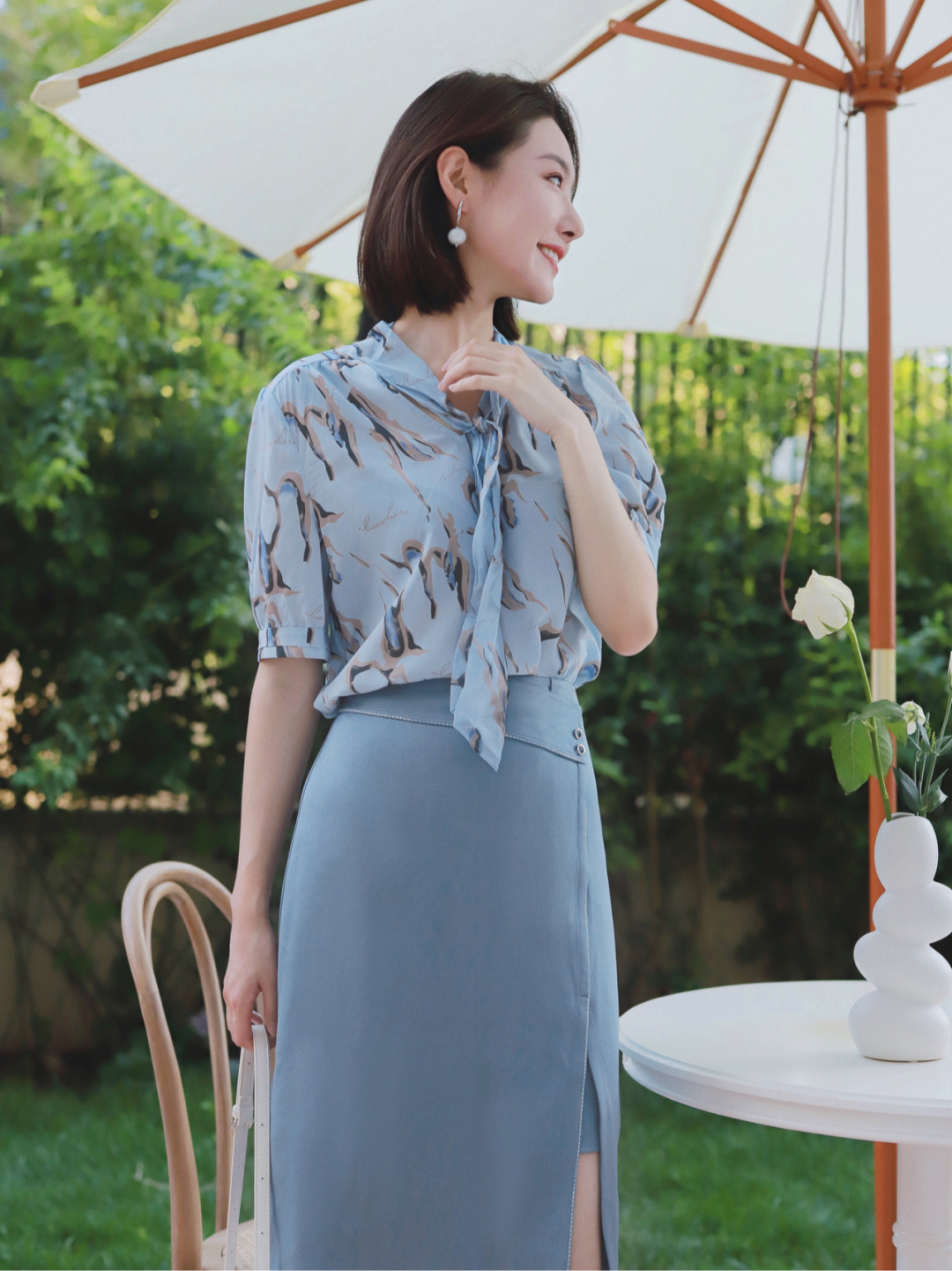 衬衫搭配|都市“精英”女白领都爱这么穿，衬衫搭配半身裙，简约高级又减龄