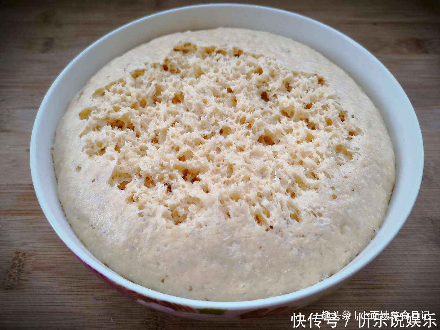 炸油条用泡打粉、小苏打全错,油条店老板教你正确做法,金黄酥脆