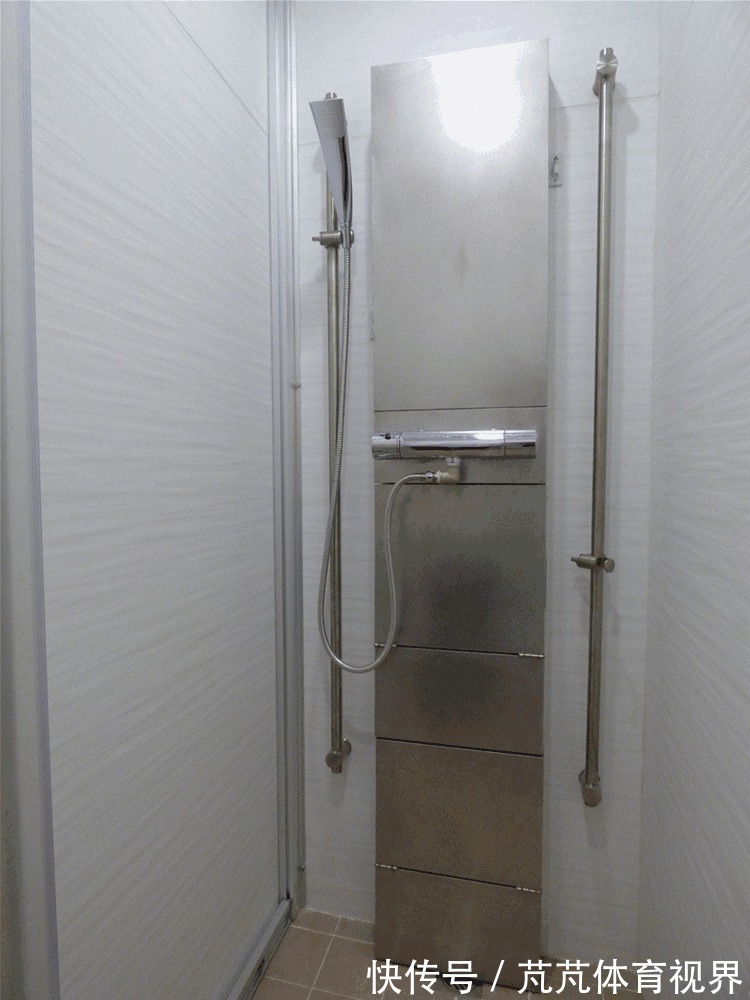 客厅|7口人挤43平小窝,老人睡客厅,爆改变9房,网友:卫生间头次见