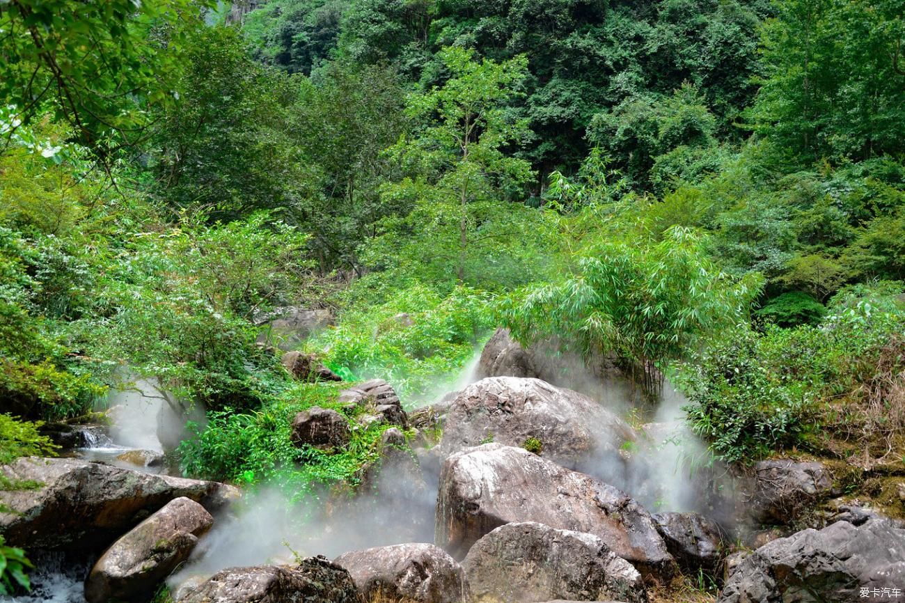 老年|小镇蒙蒙烟雨，小桥流水，断桥残雪~青山点点，古道悠悠