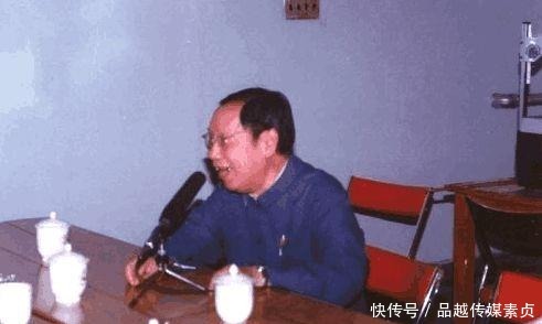 乞丐手抱菜坛子，直接要求见清华大学校长，坛里的东西震惊全国！