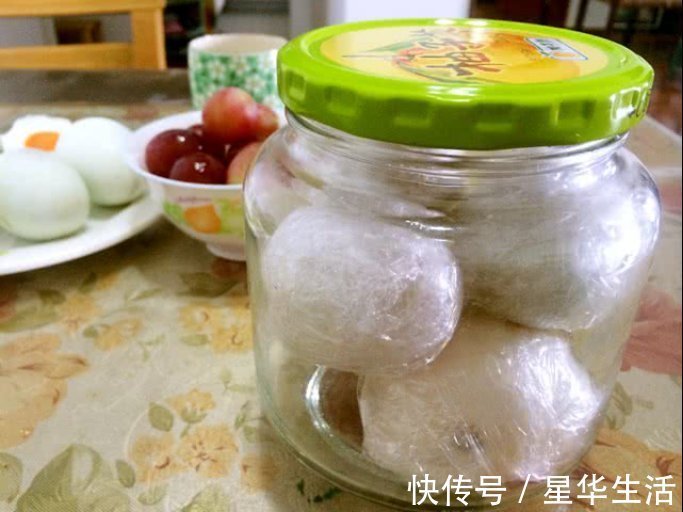 腌咸鸭蛋，就只放盐？学会这2招，时间快起沙又流油