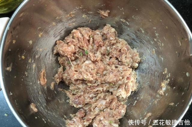  不停|冬天饺子最爱这个馅，比韭菜香多了，一口一个吃不停嘴，特解馋