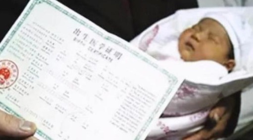 名字|爸爸给儿子取名“宇凡”,护士手误多添一笔,妈妈却大喜:不改了