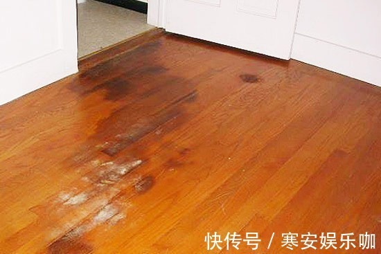 老师傅|地板泡水怎么办?学会老师傅的处理办法,及时挽救家里地板