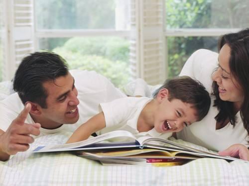 爱的孩子|爸爸到幼儿园接孩子,每天都会提早到,网友:这爸爸不容易啊