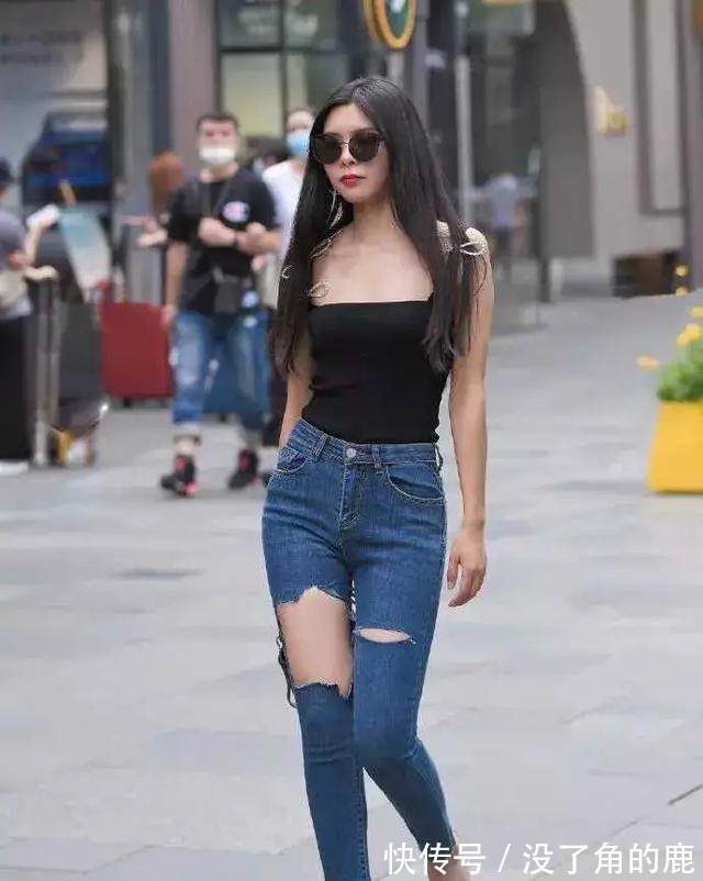 时尚 这款牛仔裤太独特,长了这么大还真的是第一次见,时尚潮流!