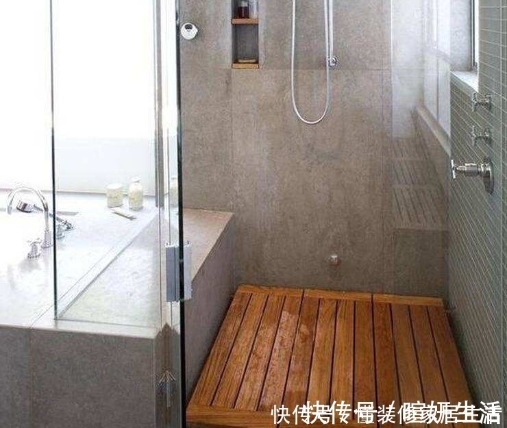 木头|淋浴房贴瓷砖早过时了，如今这样装修才实用，有钱人一看就喜欢