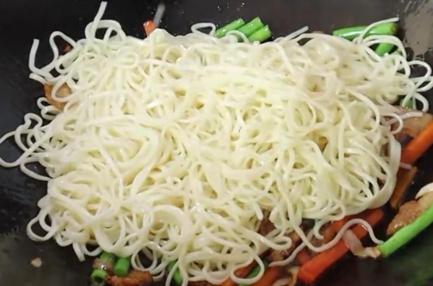 简单|孩子想吃炒面了,那就做一份吧,做法简单,鲜香美味,超好吃