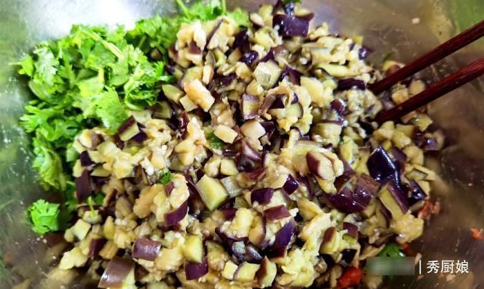 入秋后,韭菜豆角靠边站,用它做馅包饺子,清香四溢,营养降秋燥