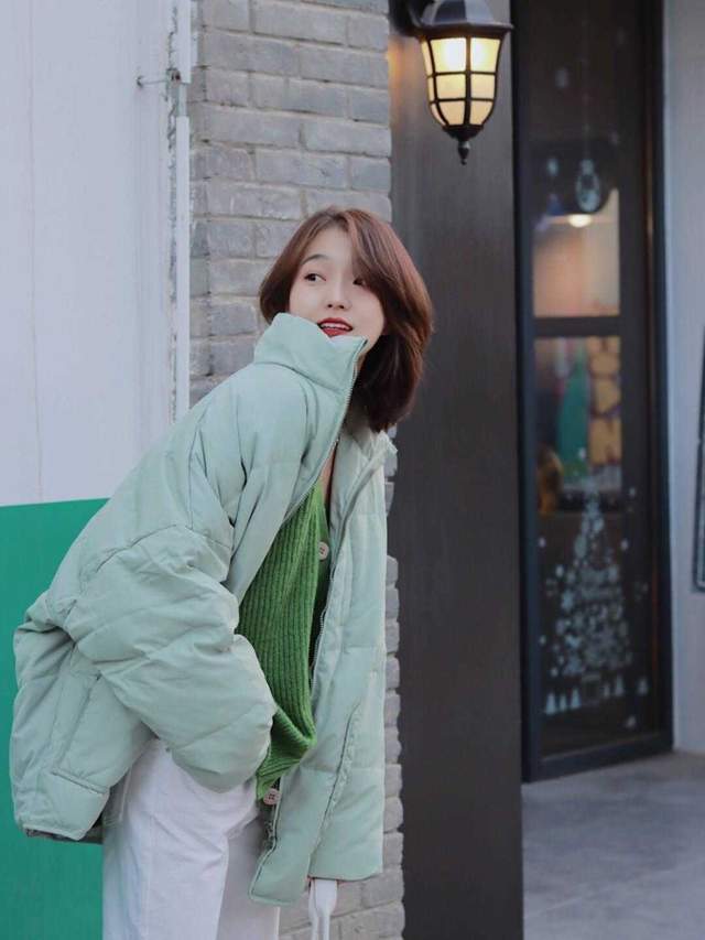 搭配|冬季羽绒服就该这样穿,不露脖子也不露腿,既实用又保暖,超好看