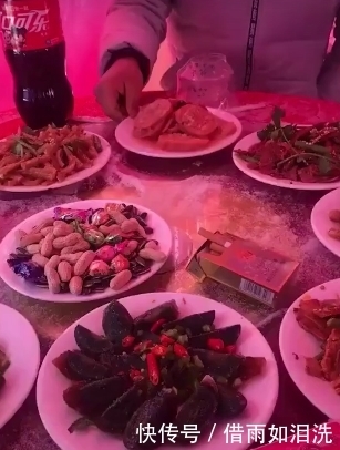 冻住|奇闻:小伙参加婚礼,结果一桌菜全被冻住,彻底凉凉了