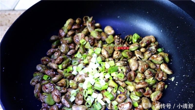 蚕豆最好吃的做法,简单美味,外酥内嫩,下饭更下酒!家人吃不够