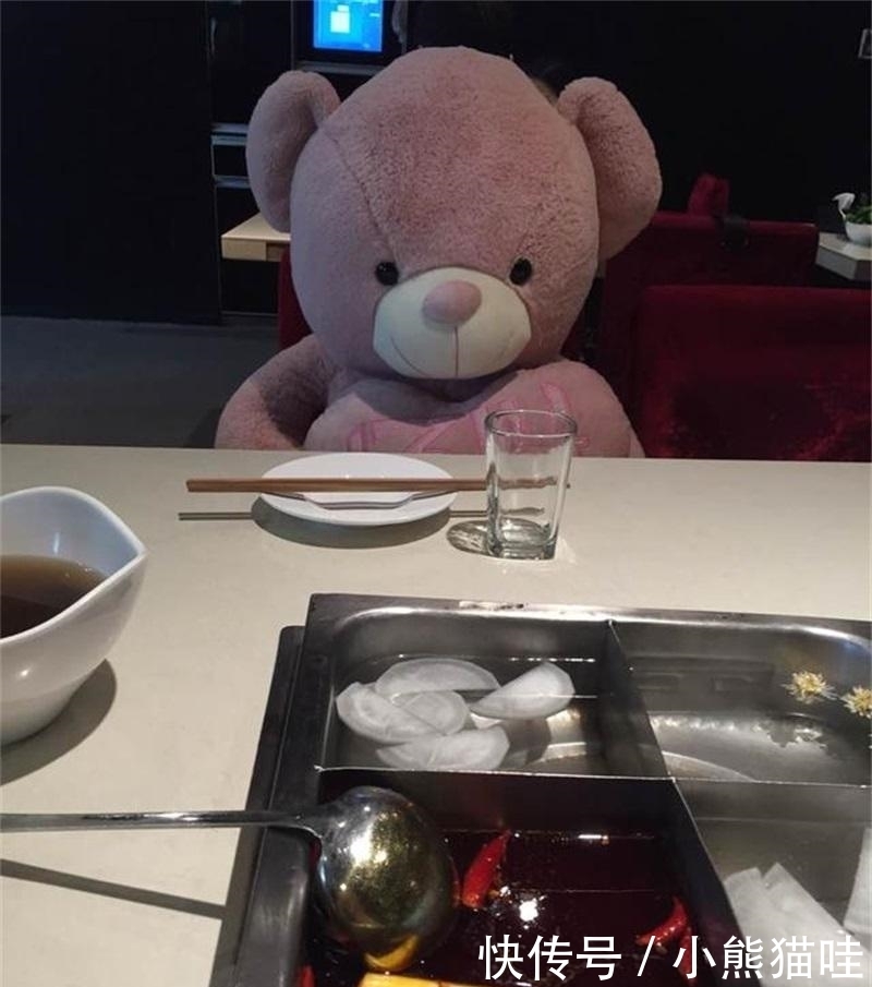 服务|海底捞“变态服务”升级, 除了给顾客换丝袜, 这个操作让人不得不服