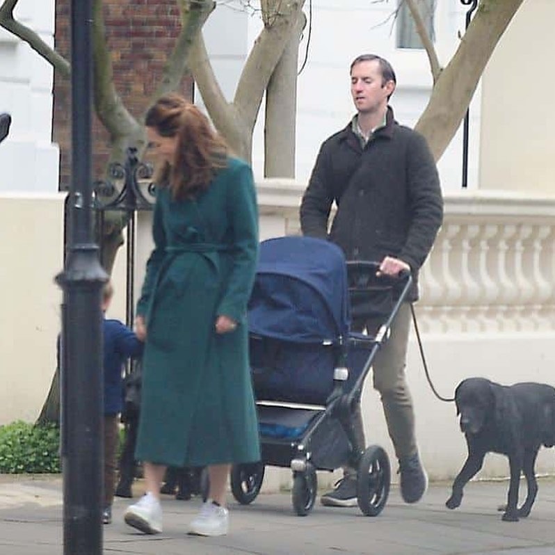 发福|凯特妹妹产后半年发福!首次穿阔腿裤暴露身材短板,姐姐身材完胜