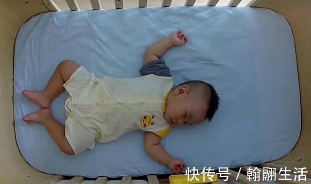 睡眠质量|宝宝晚上几点睡最好？抓住这个信号，帮娃改变睡眠习惯