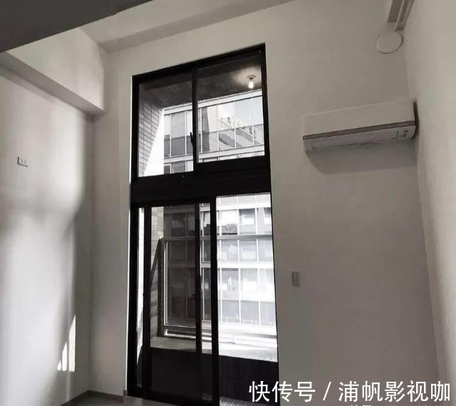 卧室|一家三口人住16㎡的家,连床都没有,他们却说舒服得很!