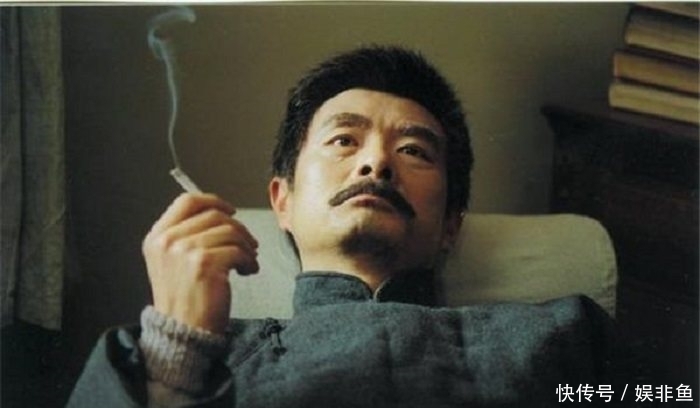 她是原配夫人,一生无爱无性还照顾小妾儿子,丈夫死后说了一句话